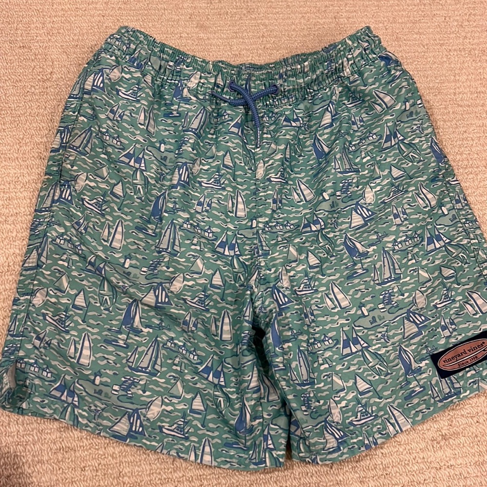 Vineyard Vines size S (8-10) bathing suit. No stains. In great condition.